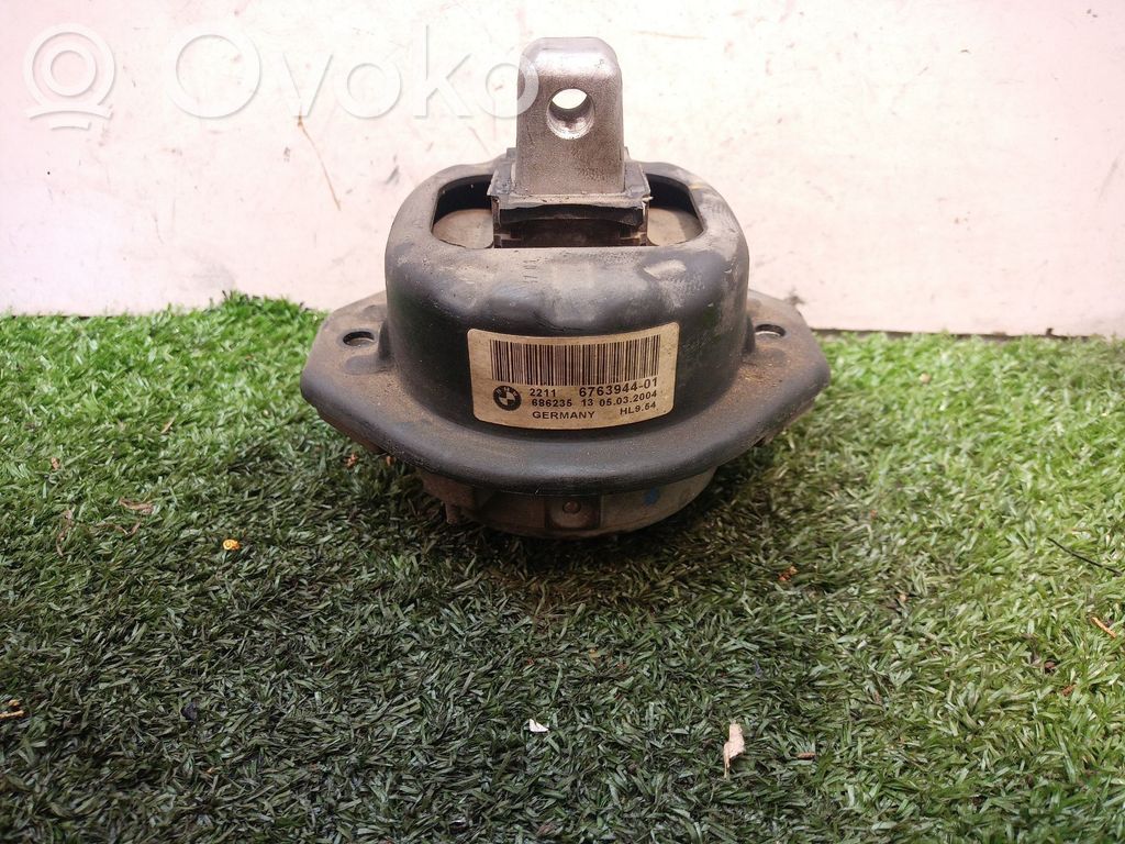 BMW 7 E65 E66 Dzinēja spilvens 