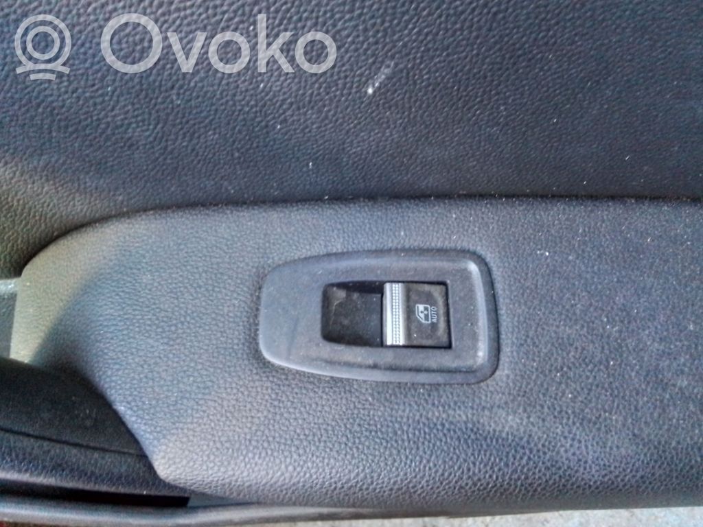 Renault Captur Electric window control switch 