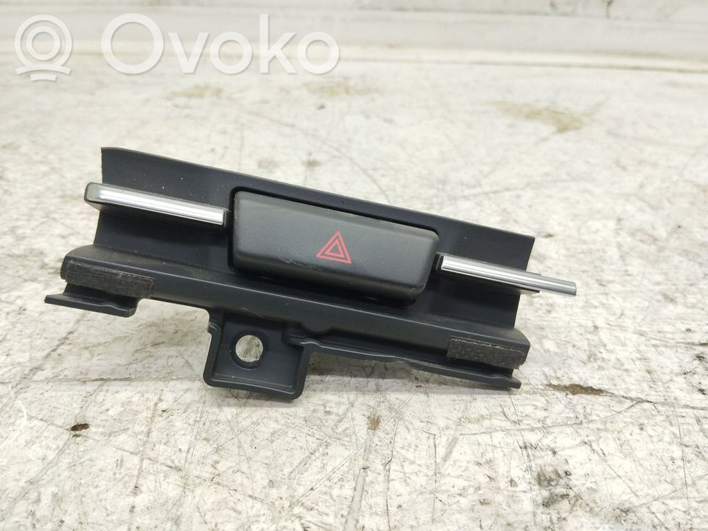 Mazda CX-3 Hazard light switch 