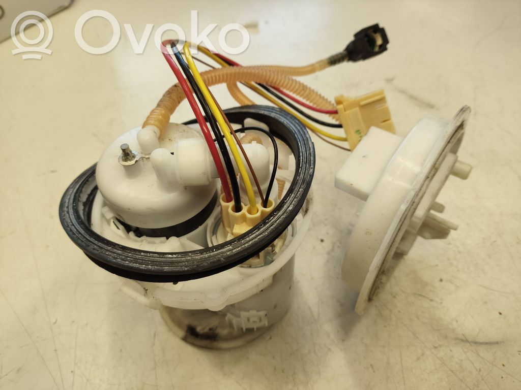 Audi RS4 B9 Bomba interna de combustible 