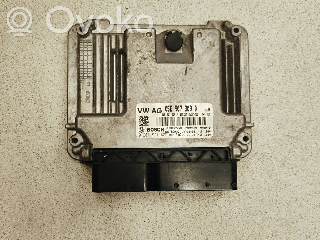 Volkswagen Golf VIII Engine control unit/module 