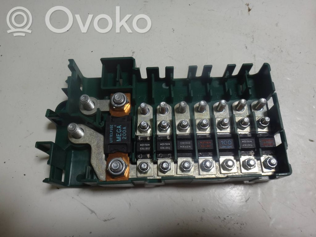 BMW 5 E39 Fuse module 