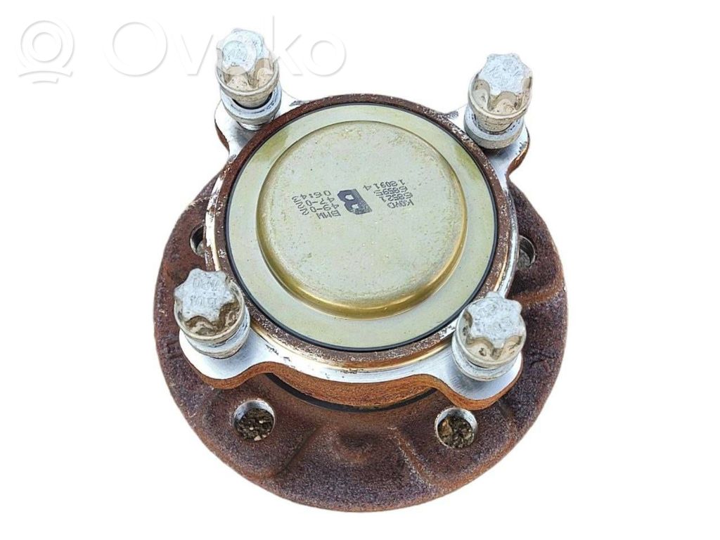 BMW 2 F46 Rear wheel hub 