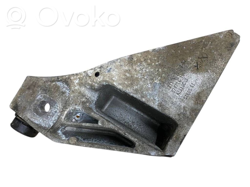 BMW X5 E70 Engine mounting bracket 