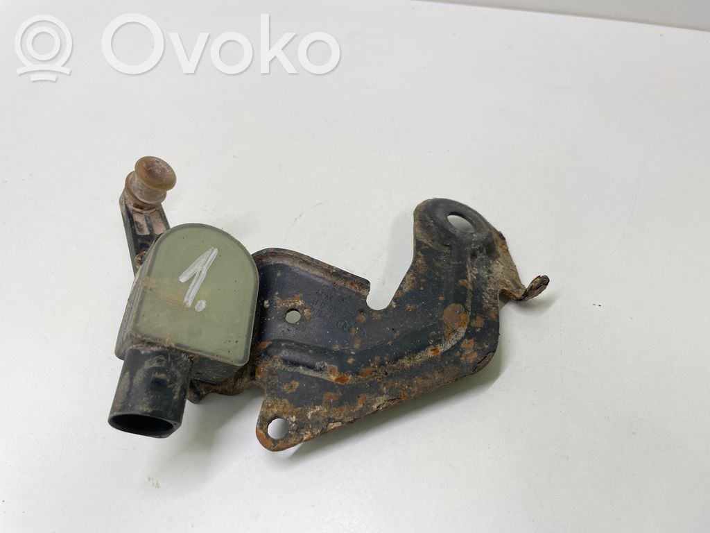 Audi A6 S6 C6 4F Czujnik poziomowania zawieszenia osi przedniej 