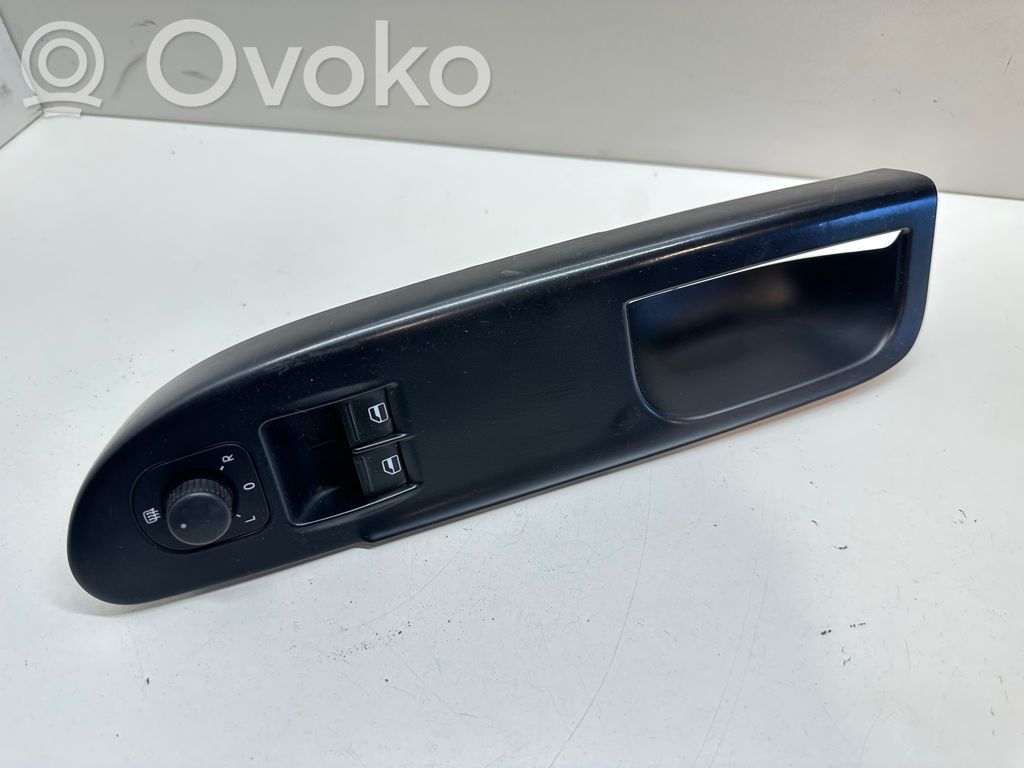 Volkswagen PASSAT B6 Front door window switch trim 
