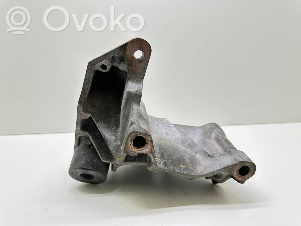 Volvo S80 Engine mounting bracket 