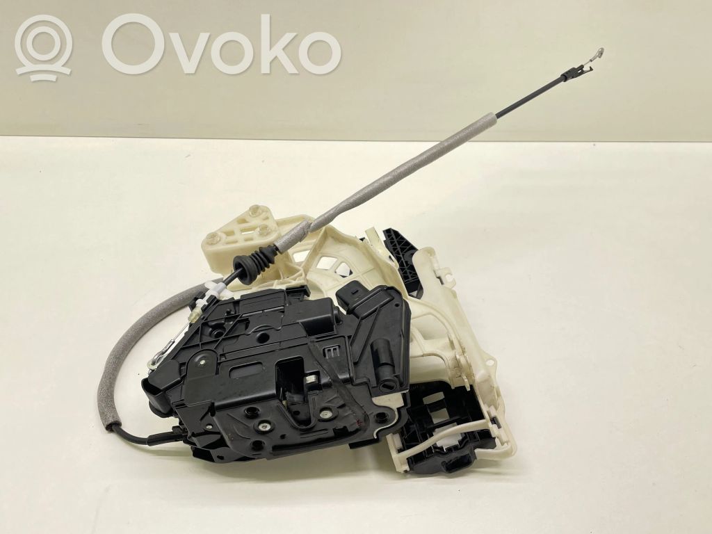 Volkswagen Tiguan Priekšpusē slēdzene 