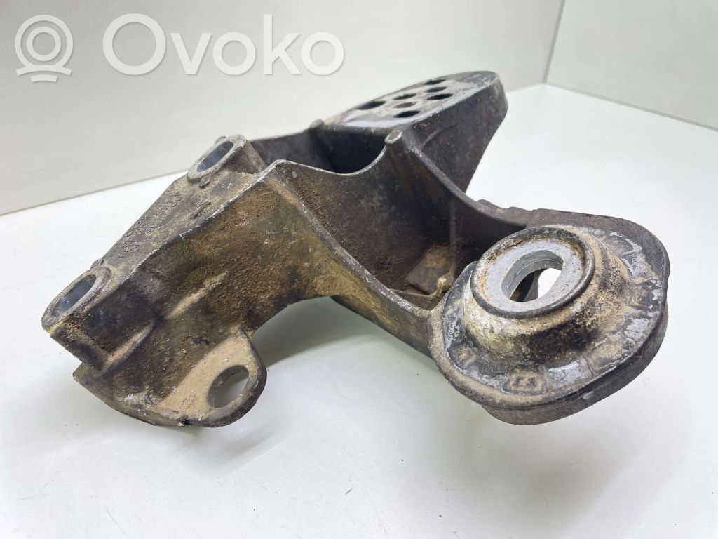 Audi A6 S6 C5 4B Engine mounting bracket 