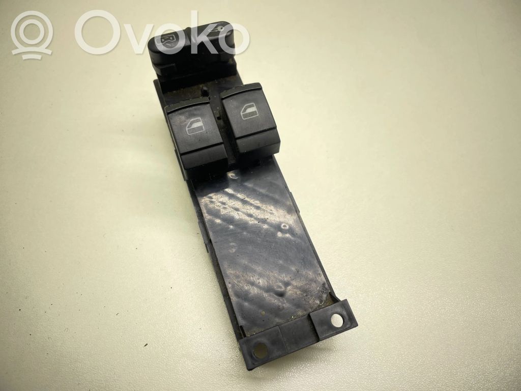 Volkswagen PASSAT B5 Electric window control switch 