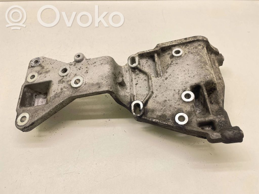 Volvo XC60 Generator/alternator bracket 