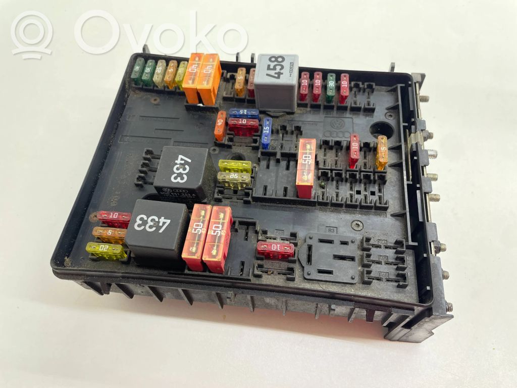 Volkswagen Touran I Fuse module 