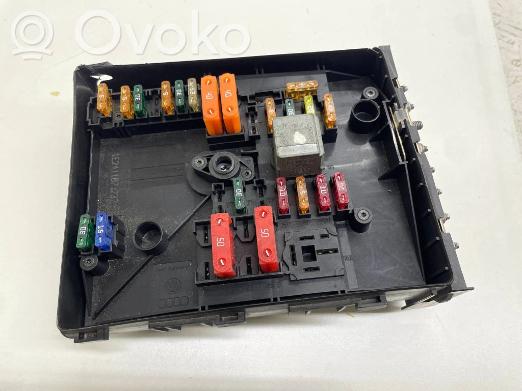 Volkswagen Tiguan Fuse module 