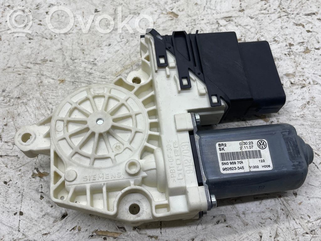 Volkswagen Tiguan Silniczek podnoszenia szyby drzwi tylnych 