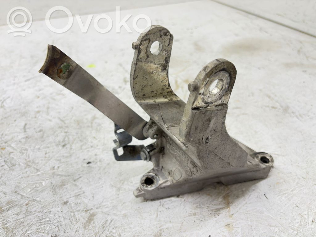 Peugeot 407 Gearbox mounting bracket 