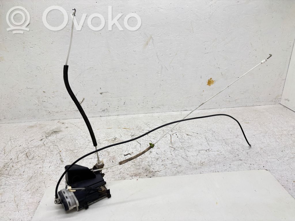Audi A6 S6 C4 4A Takaoven lukko 