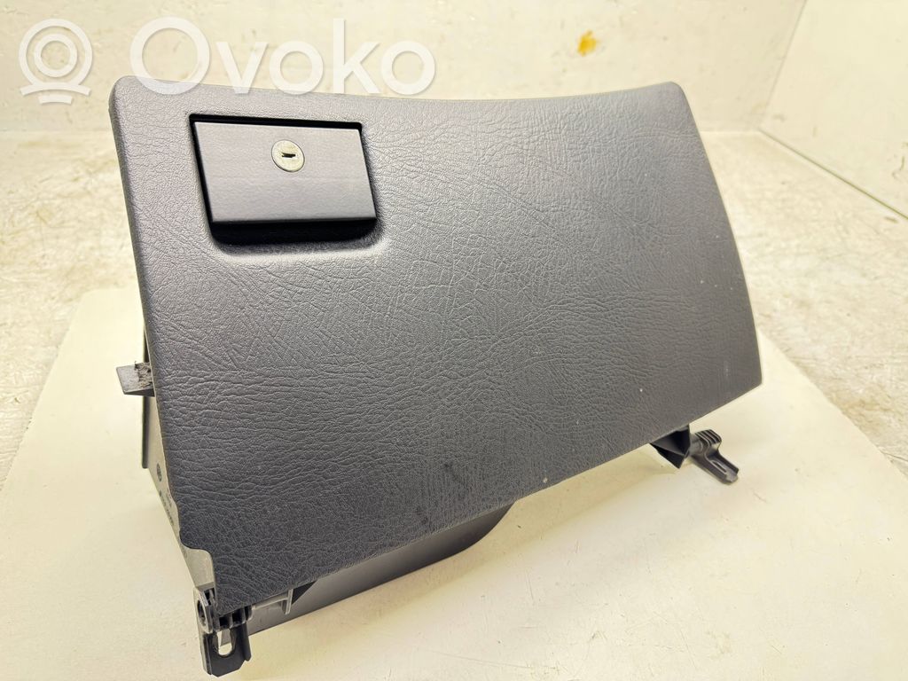 Audi 80 90 B3 Hansikaslokero 