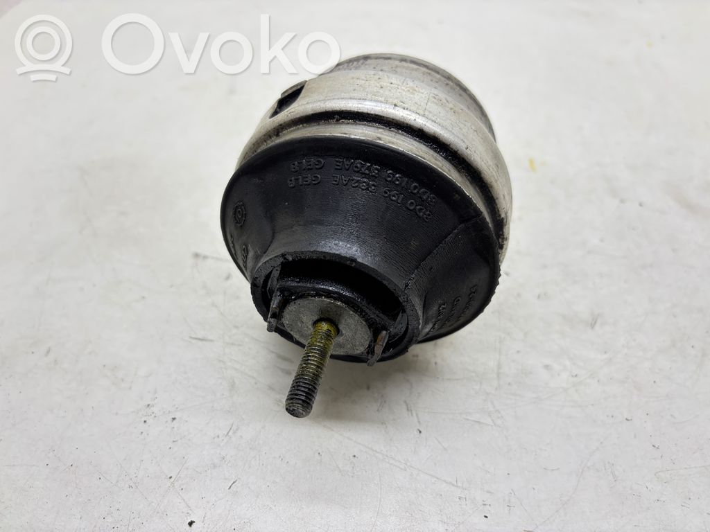 Volkswagen PASSAT B5.5 Engine mount bracket 