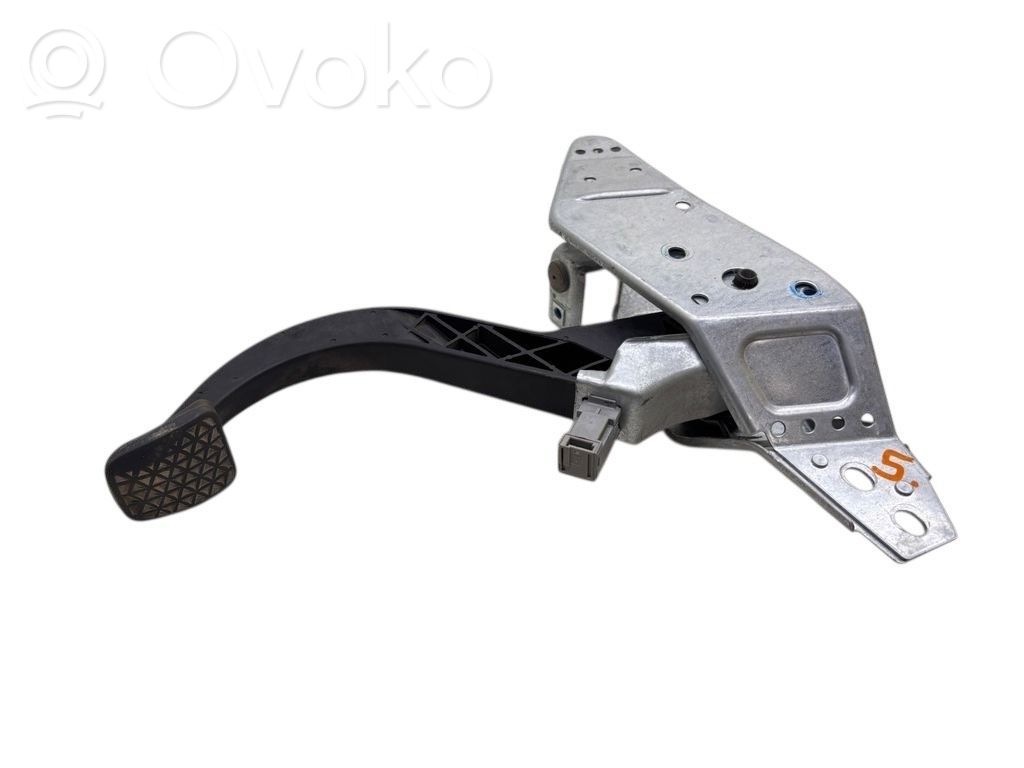 Opel Astra H Clutch pedal 