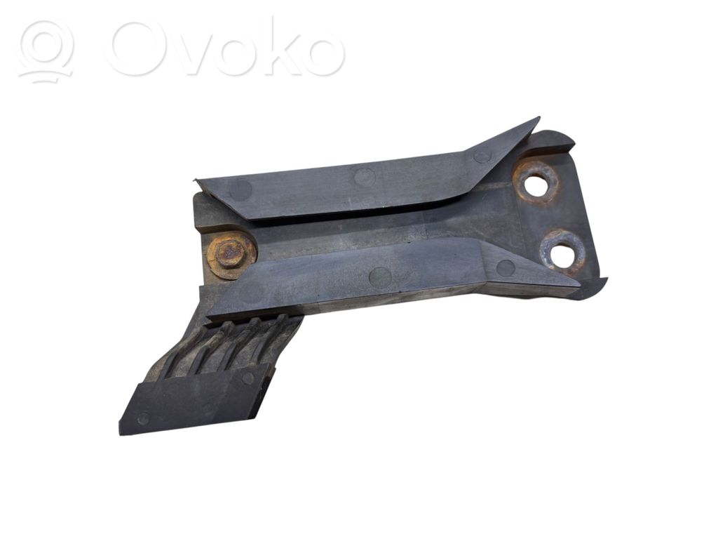 Volvo 740 Front bumper mounting bracket 