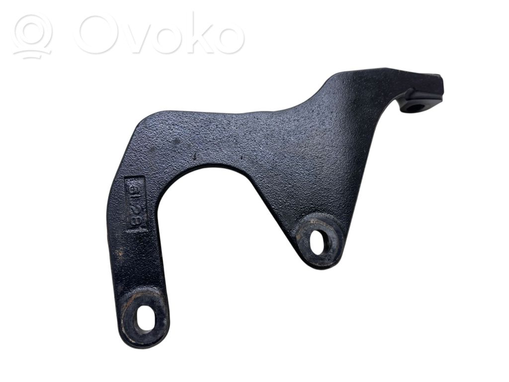 Volvo XC70 Engine mounting bracket 