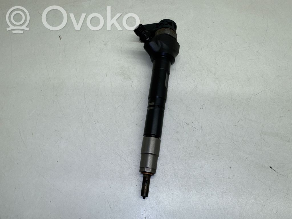 Volkswagen PASSAT B7 Inyector de combustible 