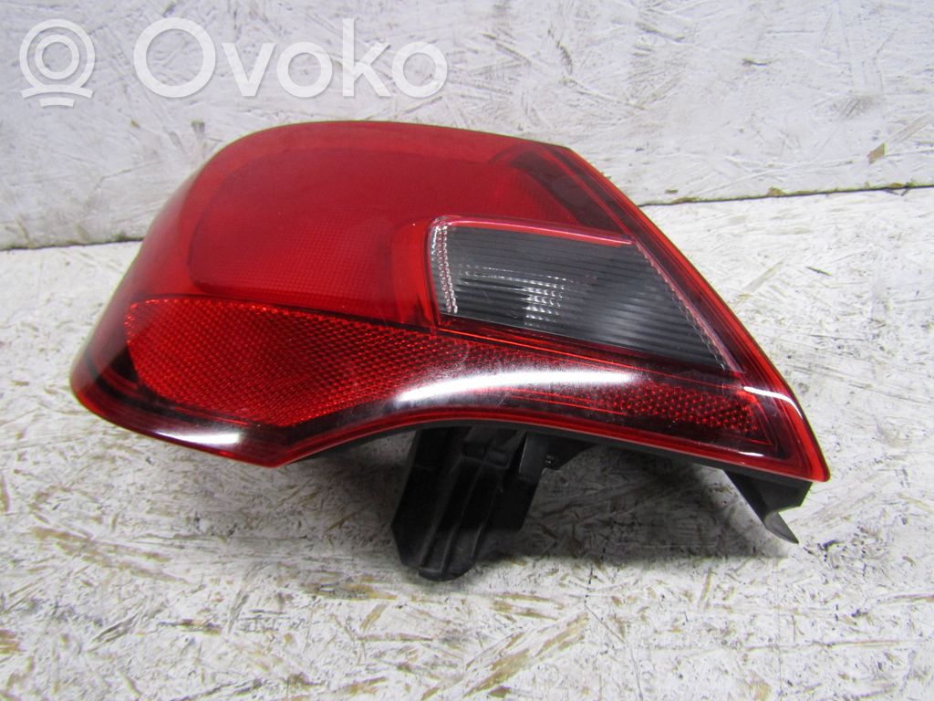 Opel Corsa E Galinis žibintas kėbule 