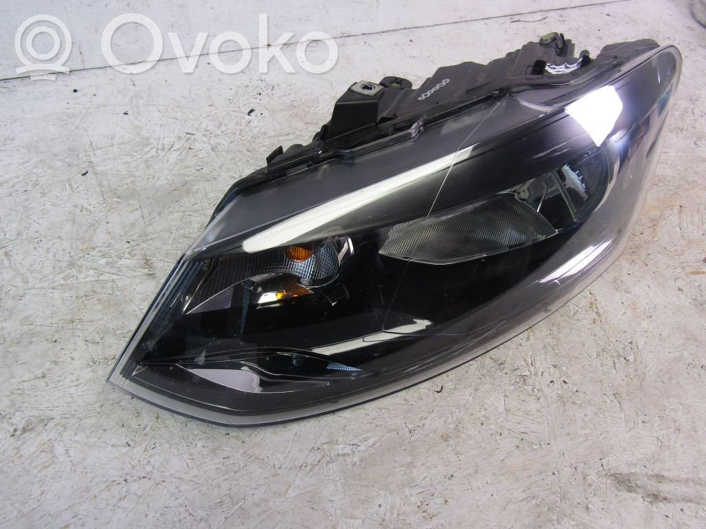 Volkswagen Polo V 6R Lampa przednia 