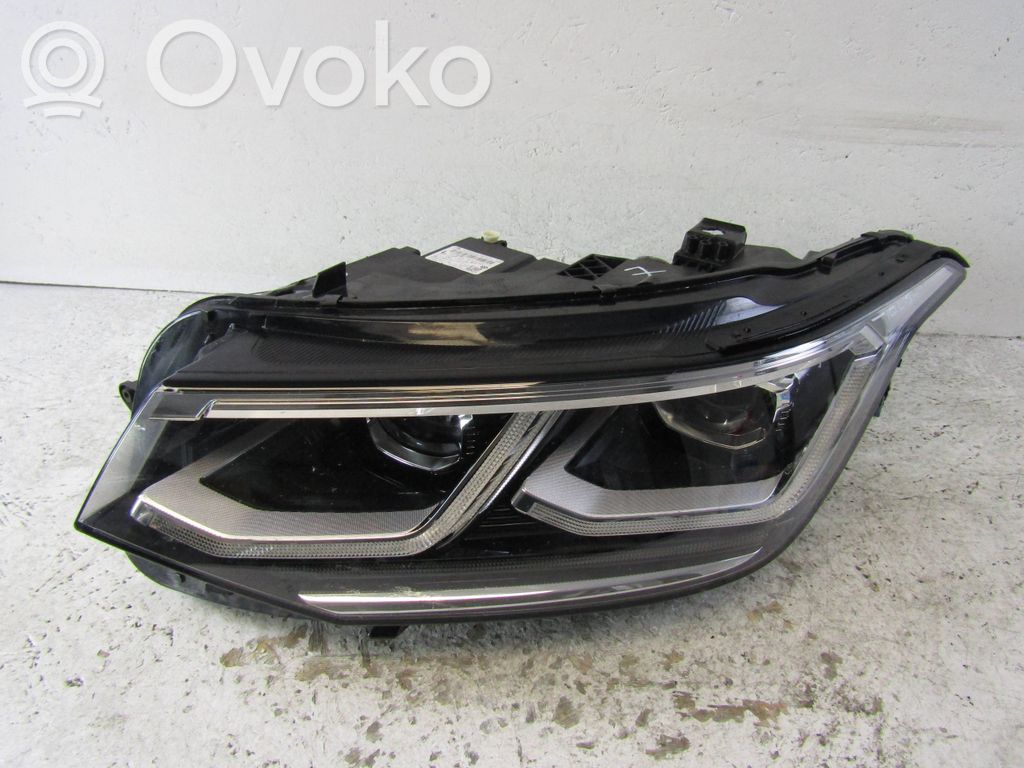 Volkswagen Tiguan Lampa przednia 