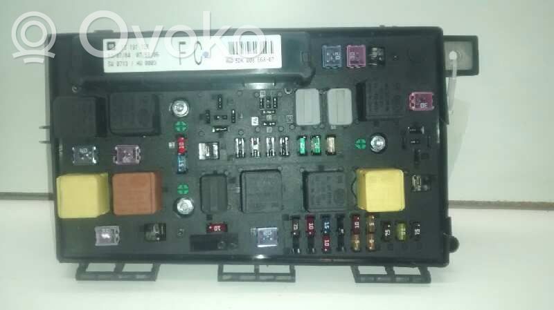 Opel Astra H Módulo de fusible 