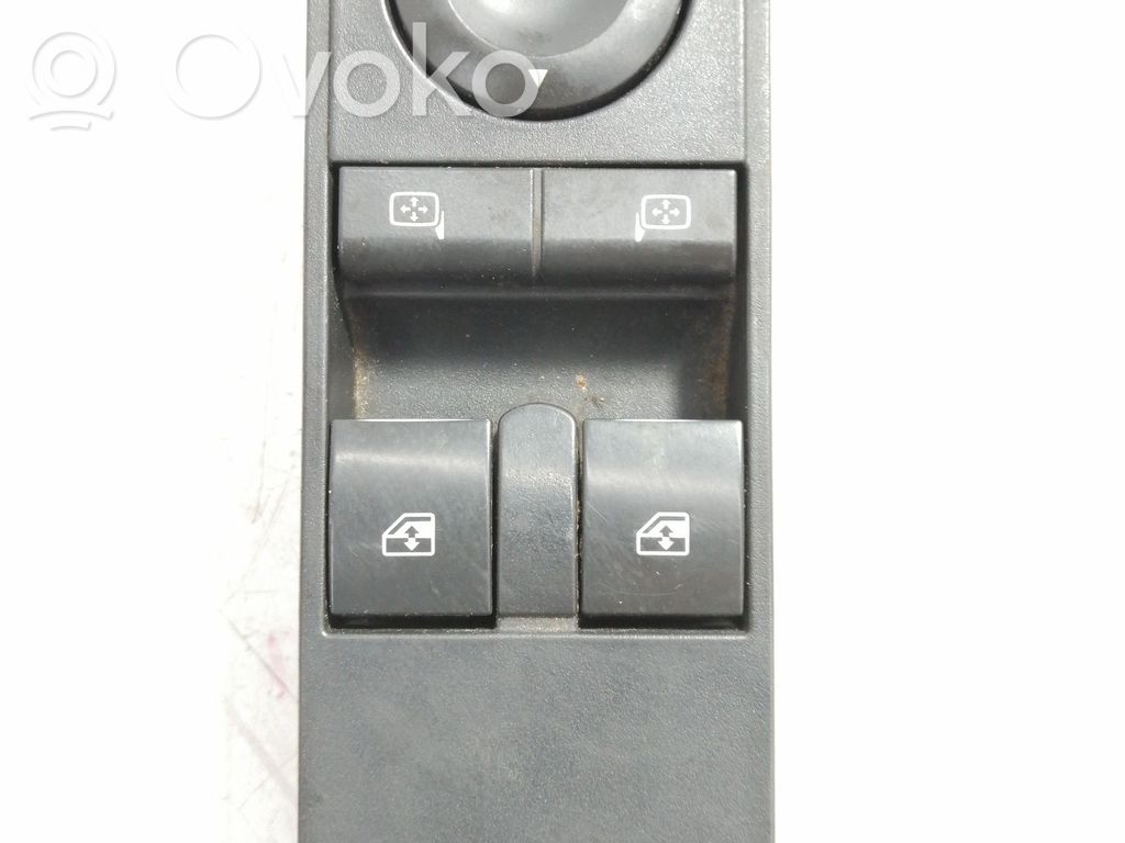 Opel Zafira B Etuoven ikkunan nostomoottori 