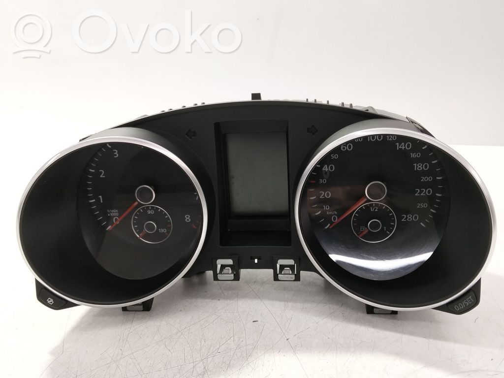 Volkswagen Golf VI Geschwindigkeitsmesser Cockpit 