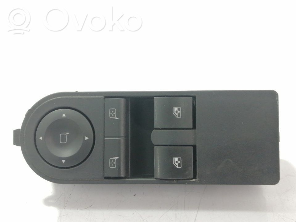 Opel Astra H Etuoven ikkunan nostomoottori 