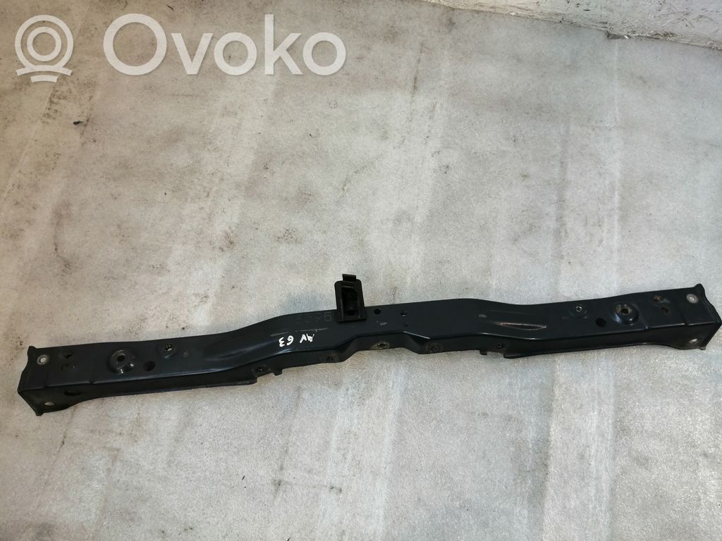 Toyota Avensis T250 Panel mocowania chłodnicy / góra 