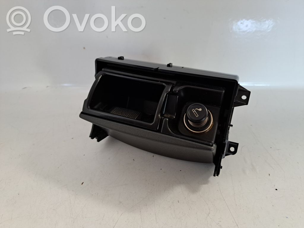 Toyota Avensis T250 Aschenbecher vorne 