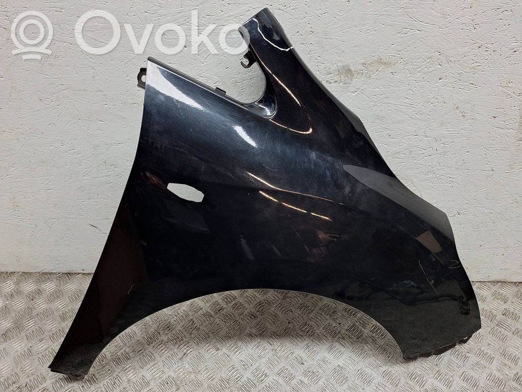 Toyota Verso Sparnas 