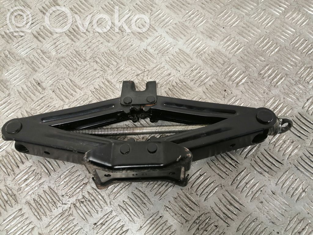 Toyota Corolla Verso AR10 Domkratas (dankratas) 