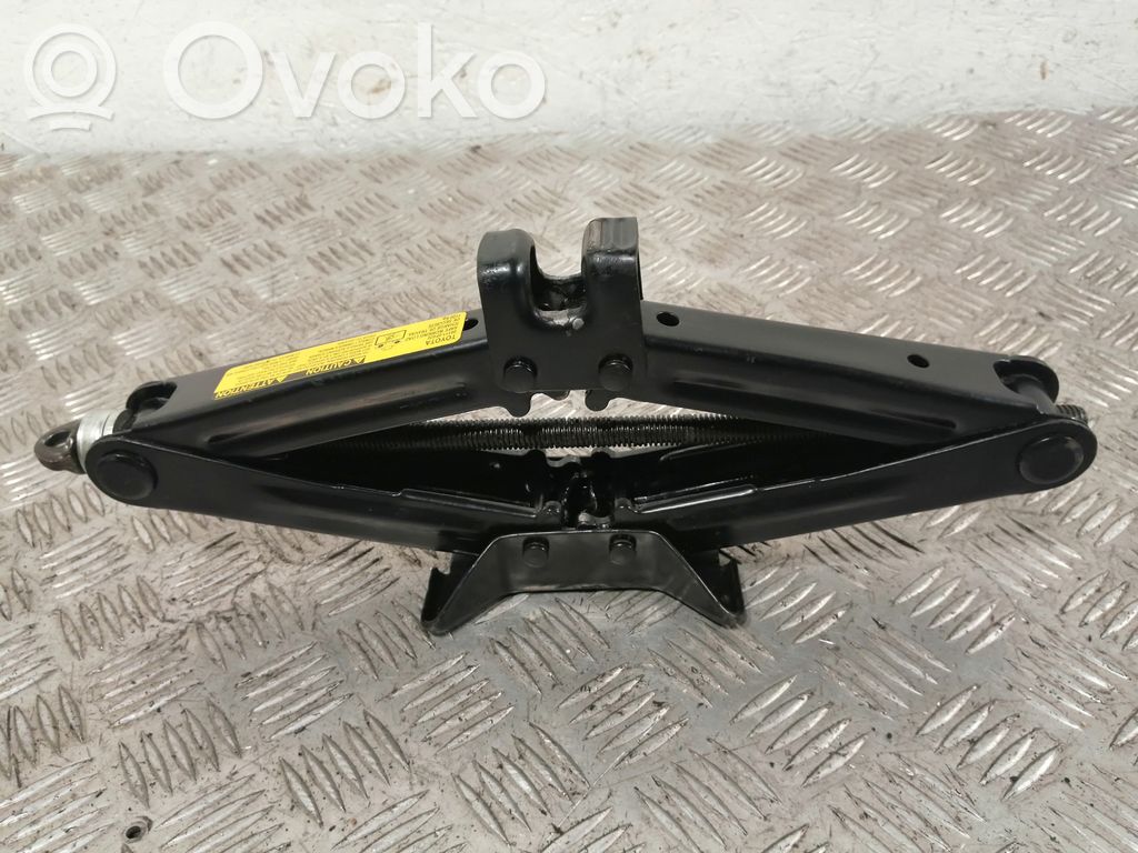 Toyota Corolla Verso AR10 Domkratas (dankratas) 