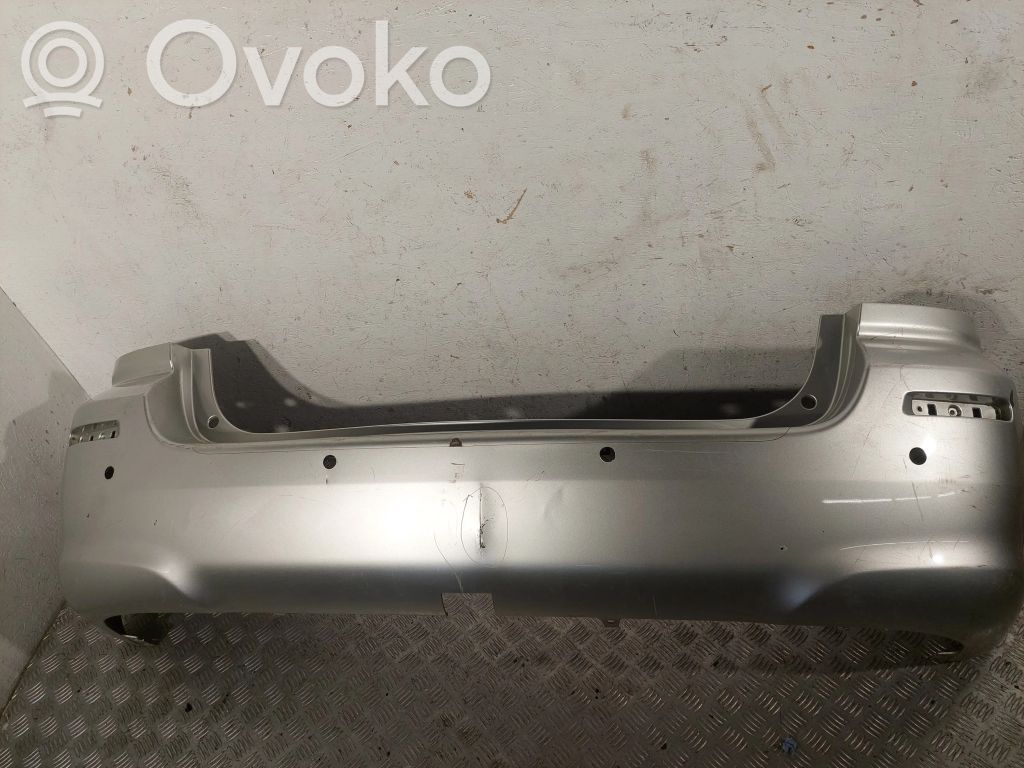 Toyota Corolla Verso AR10 Parachoques 