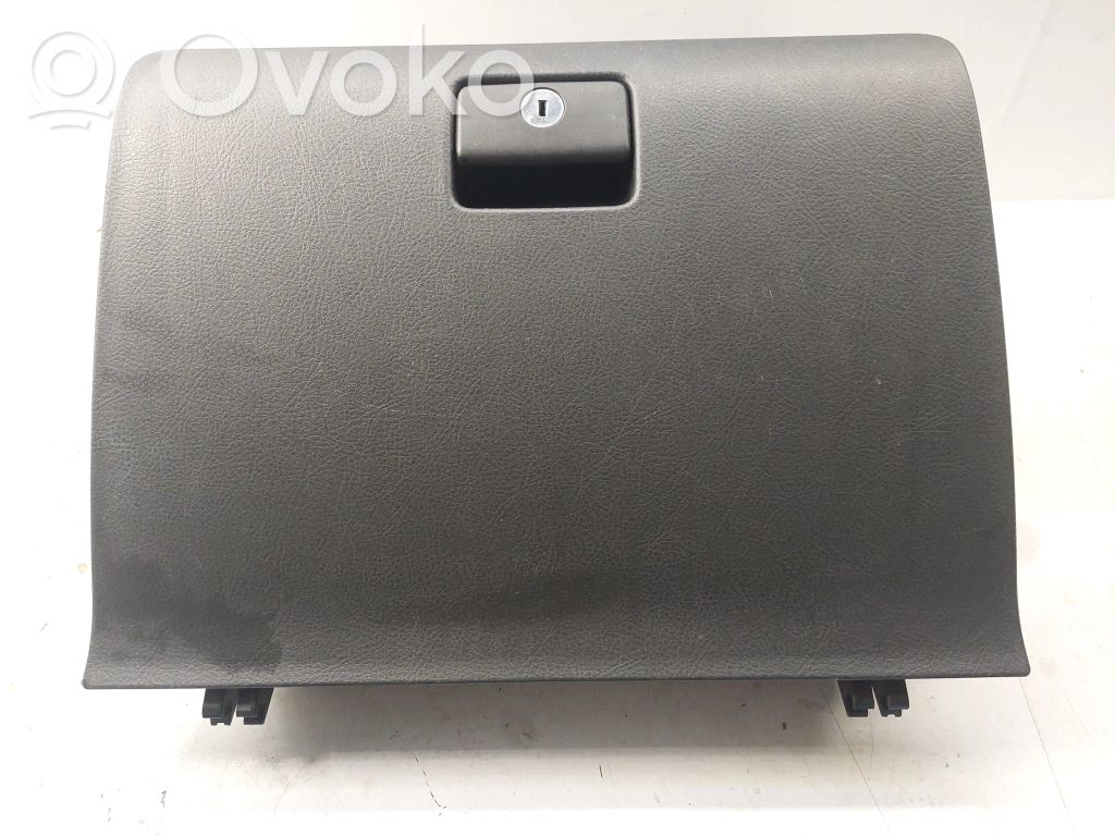 Toyota Corolla Verso AR10 Boite à gants 