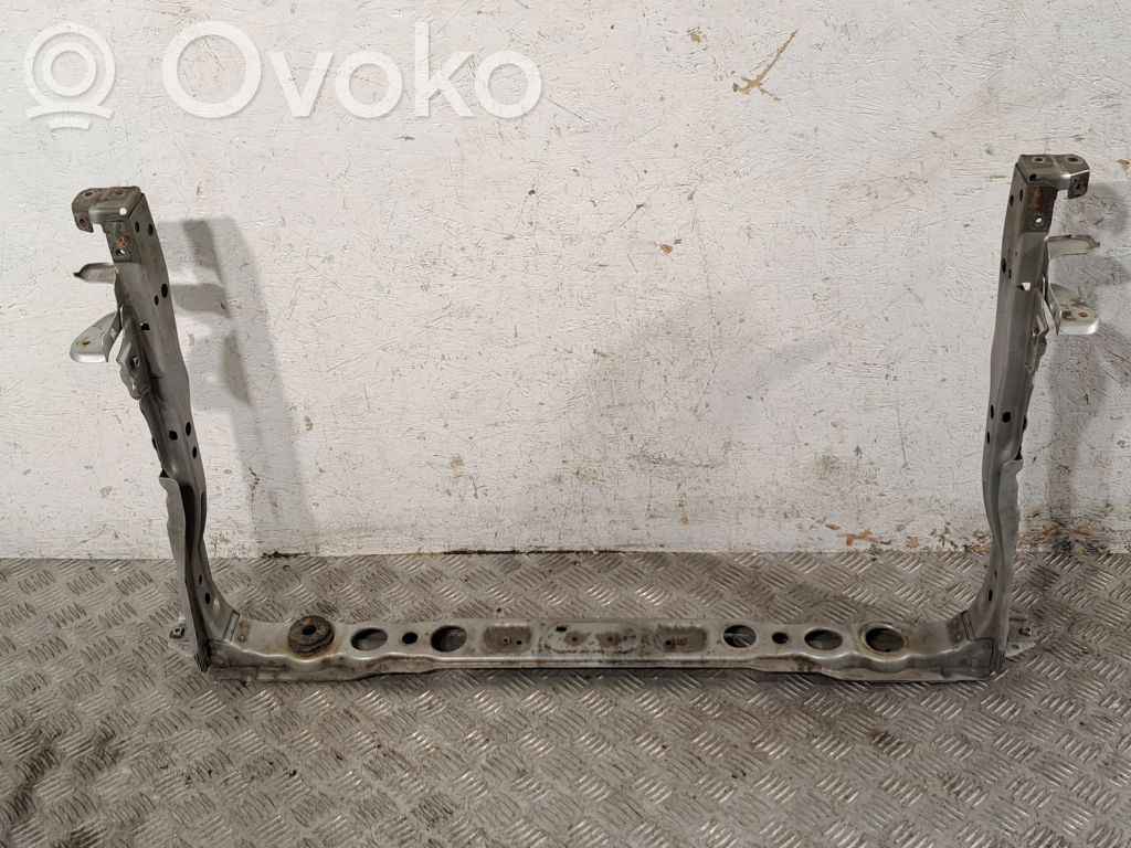Toyota Auris 150 Pas przedni 