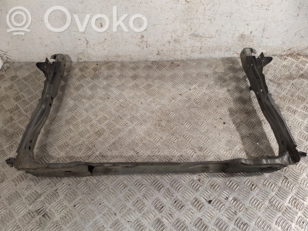 Toyota Auris 150 Pas przedni 