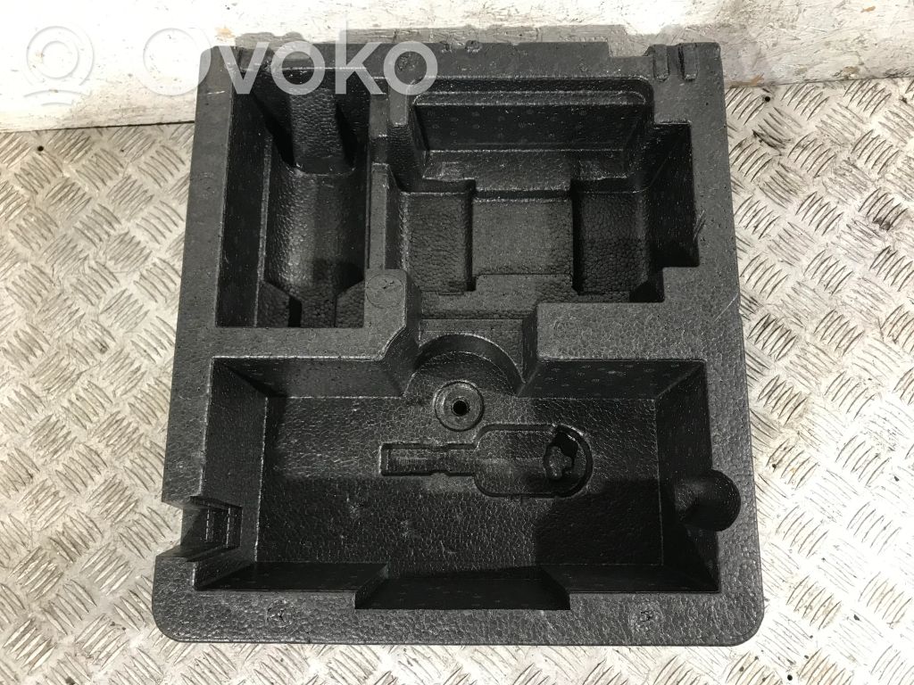 Toyota Auris 150 Tool box 