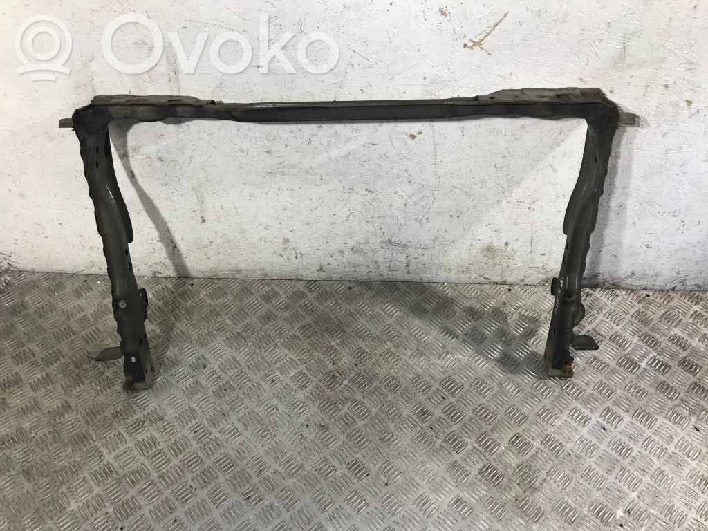 Toyota Auris 150 Pas przedni 