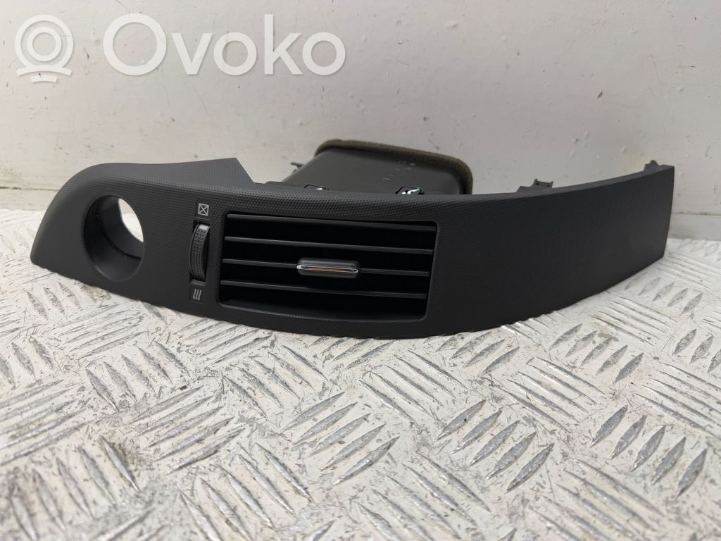 Toyota Corolla Verso AR10 Dysze / Kratki środkowego nawiewu deski rozdzielczej 