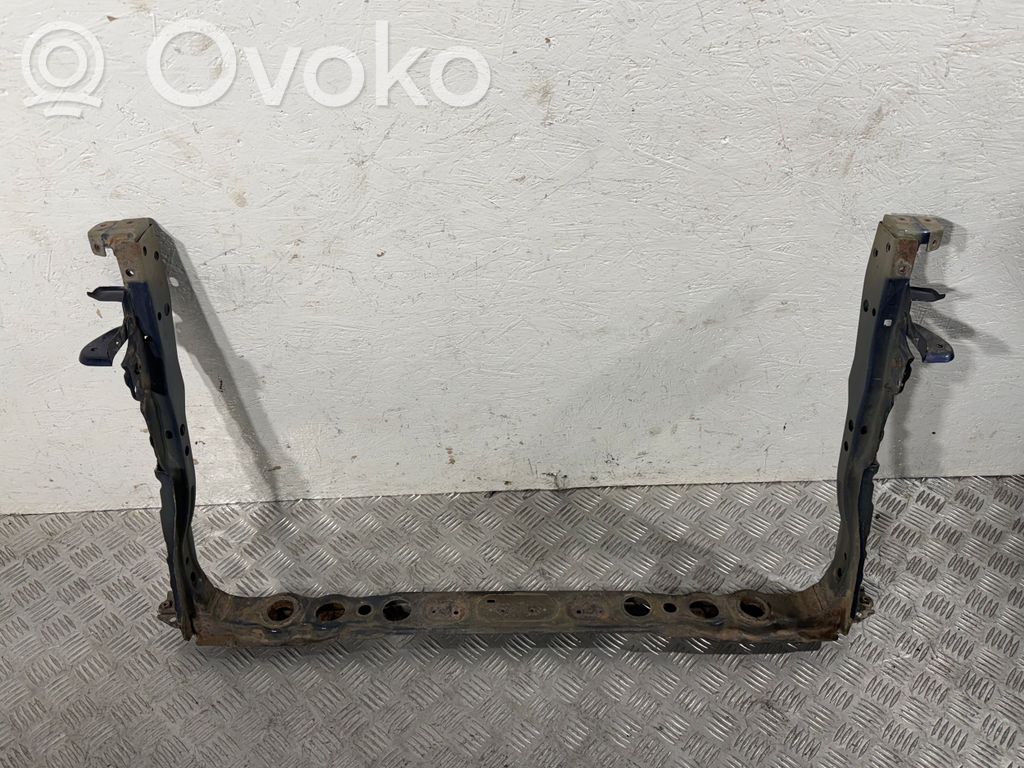 Toyota Auris 150 Pas przedni 