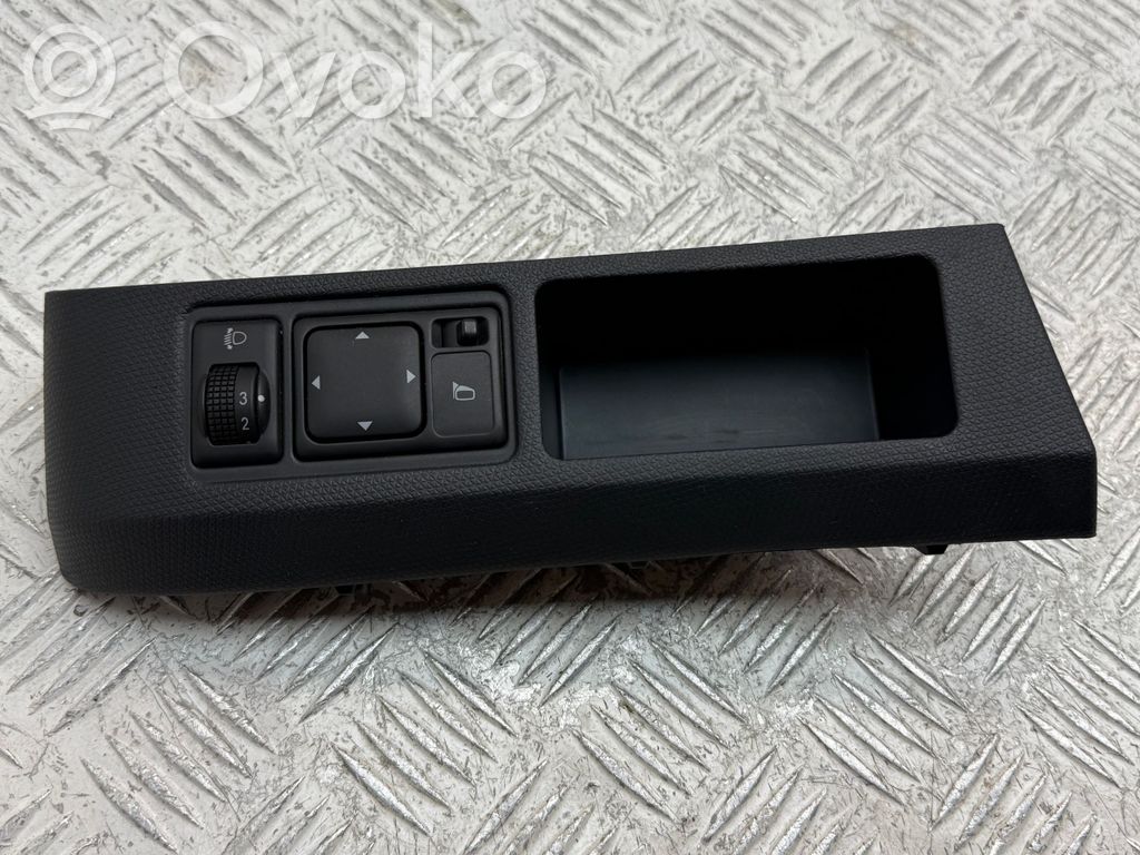 Wing mirror switch   68485AX707,251909U00A,25190AX010,25570AX005,68485K10121,AX700