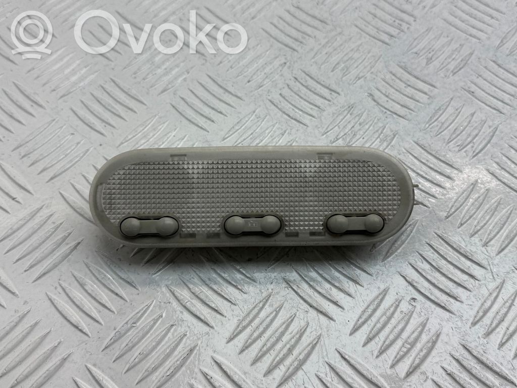 Nissan Micra Etuistuimen valo 