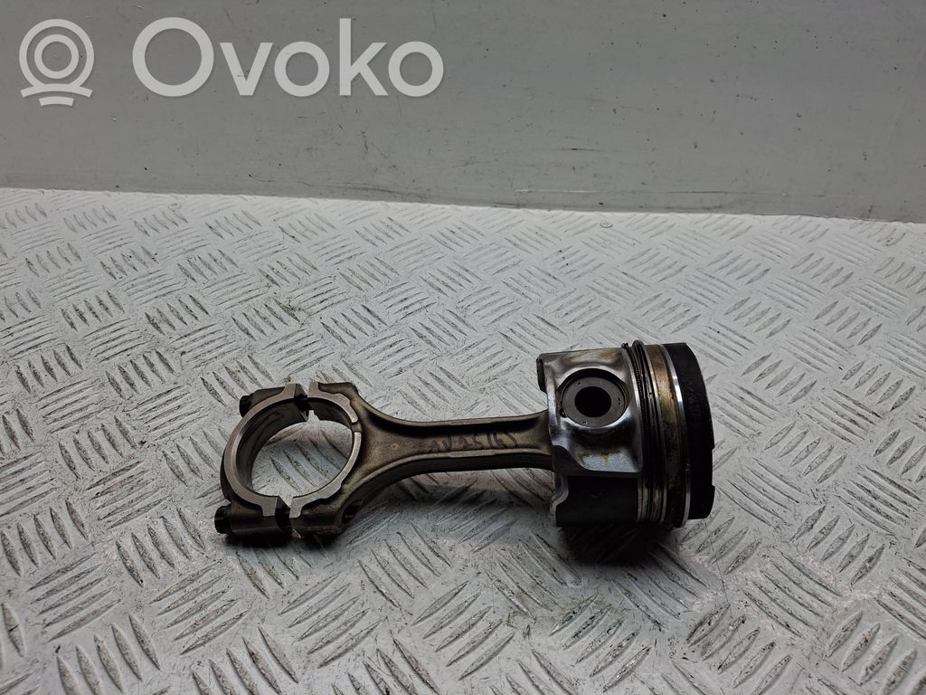 Toyota Avensis T250 Pistón con biela 