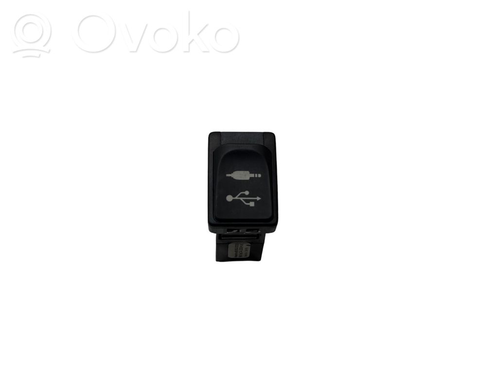 Toyota Auris E180 Разъем USB 